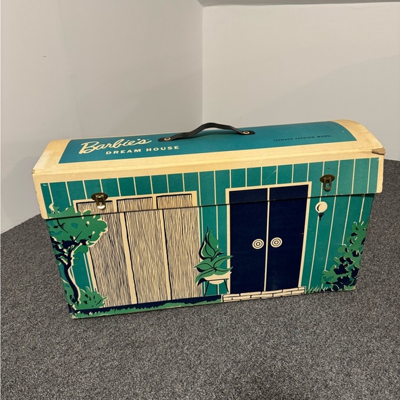 VINTAGE ORIGINAL 1962 MATTEL CARDBOARD BARBIE DREAM HOUSE WITH FURNITURE! - Picture 1 of 7